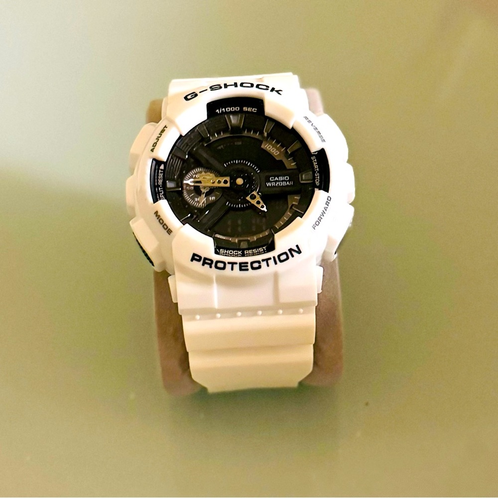 G-SHOCK CASIO WHITE-BLACK DIAL